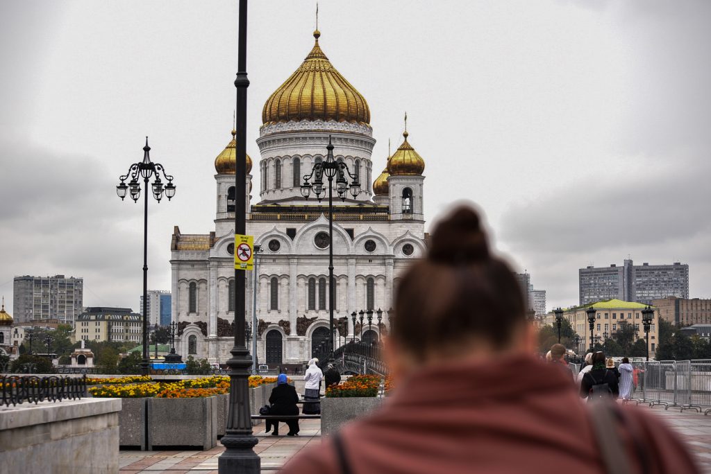 Пешеходную зону на два гектара откроют возле храма Христа Спасителя в центре Москвы
