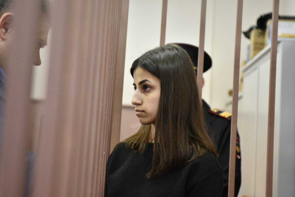 В Москве обжалуют освобождение одной из сестер Хачатурян