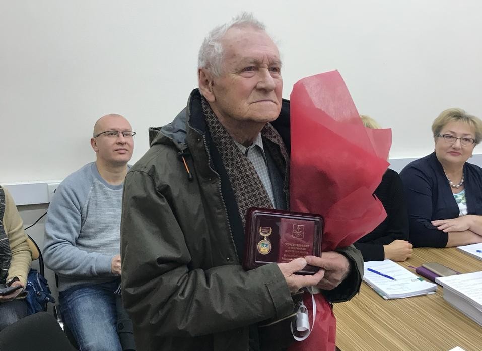 Награду получил 95-летний ветеран Великой Отечественной войны Кирилл Берендс. Фото предоставлено Кареном Аперяном