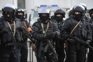 Участниками операции стали полицейские и бойцы Росгвардии. Фото: Александр Казаков
