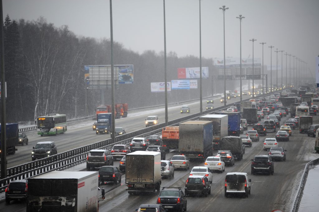 ЦОДД пригласил автомобилистов в автобусы из-за снегопада в Москве
