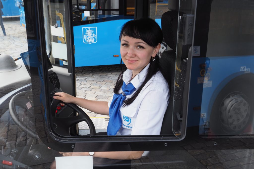 Автобусы-полуэкспрессы перевезли миллион москвичей за неделю