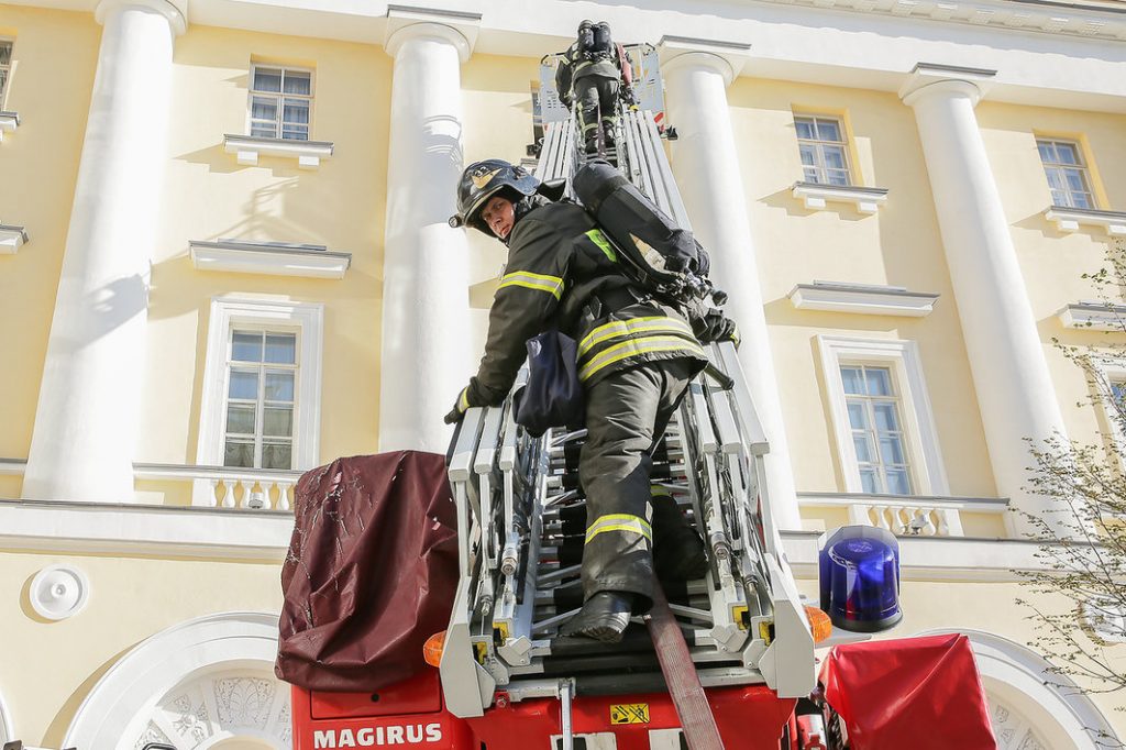 Пожарно-тактические учения прошли в историческом здании Государственного академического Малого театра России