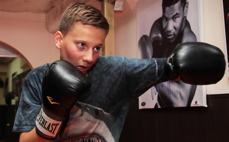 Знаменитый боксер провел мастер-класс для детей в «Лужниках». Фото: Наталия Нечаева, «Вечерняя Москва»