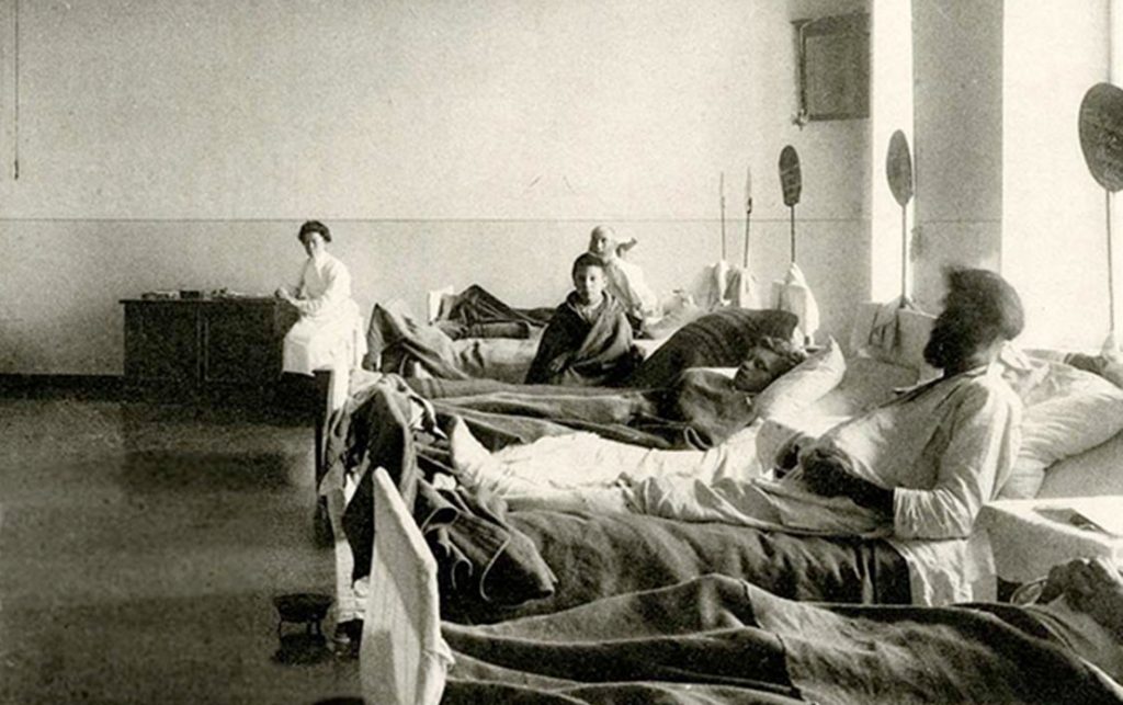 Больничная палата в странноприимном доме графа Шереметева в начале ХХ века. Фото: сайт мэра Москвы