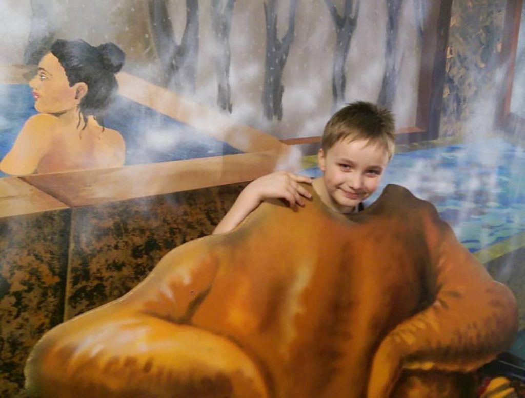 Ирина Прядко опубликовала снимок своего брата Дмитрия Шатайло в музее на улице Арбат. Фото с личной страницы Ирины Прядко в социальных сетях