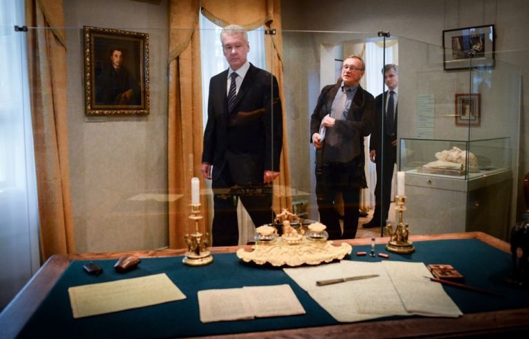Собянин и Путин открыли отреставрированный дом-музей Тургенева