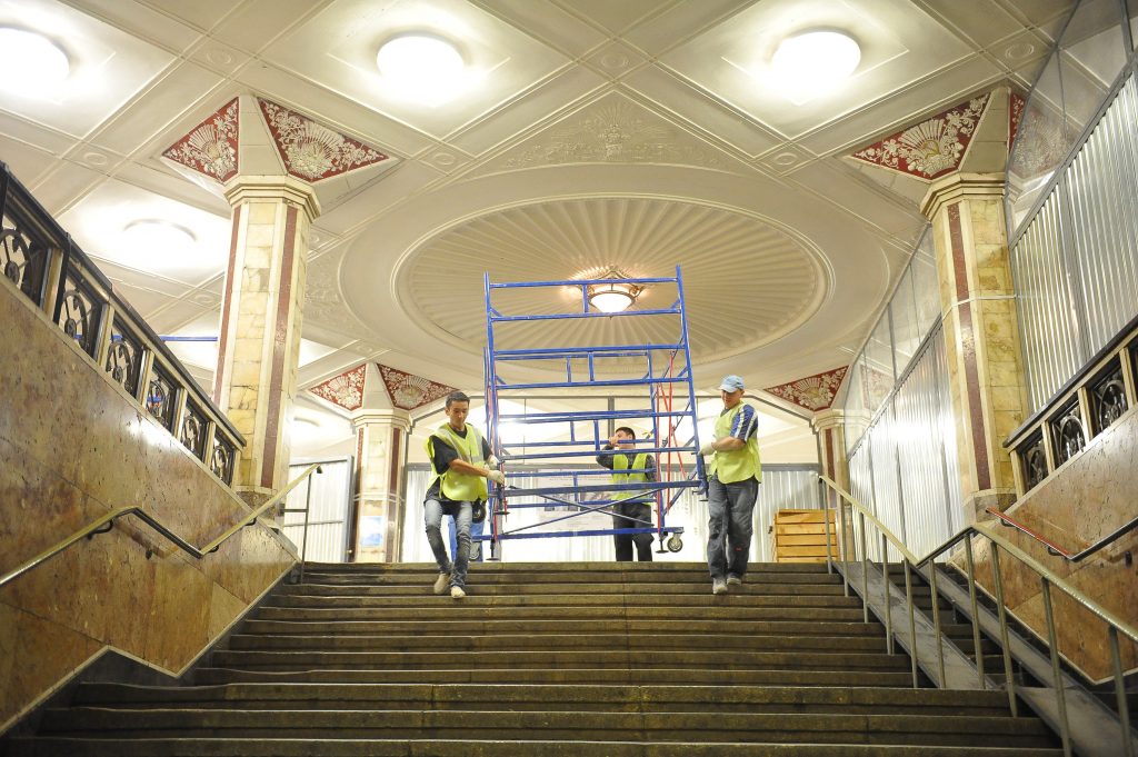 Московское метро отремонтировало 350 лестниц