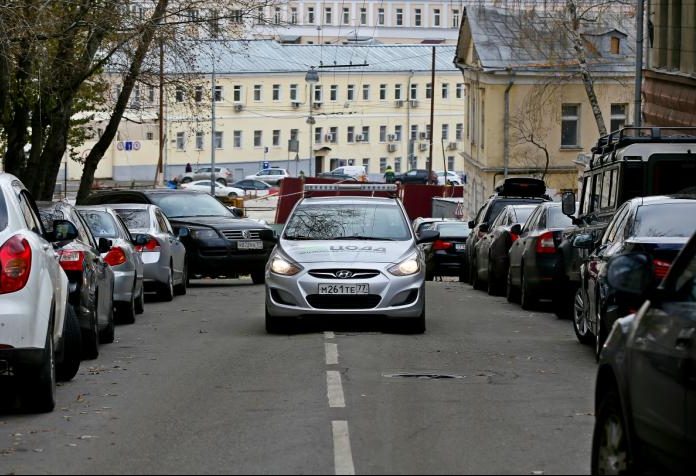 Всего 350 новых парковок появилось в Басманном районе в 2018 году. Фото: архив, «Вечерняя Москва»