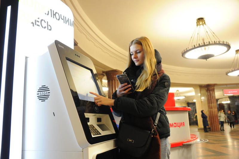 Участники проекта «Активный гражданин» поделятся мнением об автоматах по продаже сим-карт в метро. Фото: Светлана Колоскова, «Вечерняя Москва»