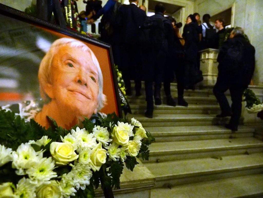 Мемориальная доска Людмилы Алексеевой появится на Арбате в центре Москвы
