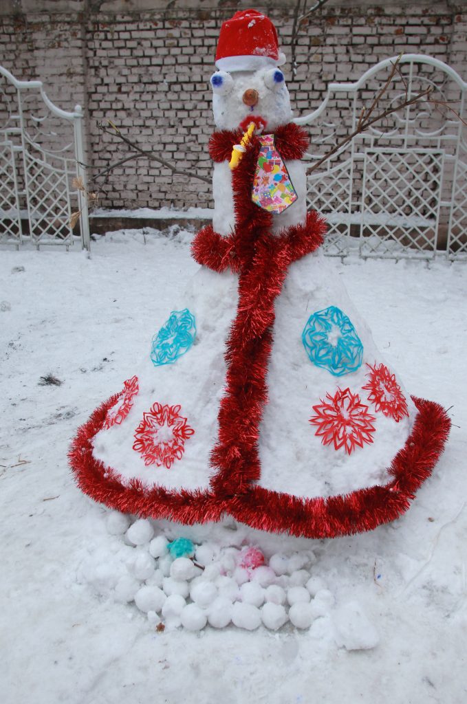 Снеговик детсадовцев: дамасаксофонистка. Фото: Наталия Нечаева, «Вечерняя Москва»