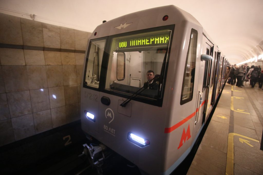 Табло с обратным отчетом времени установили на станции метро «Площадь революции»