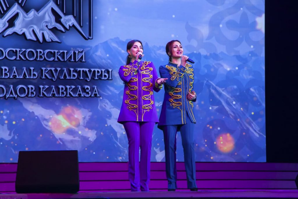 Девушки из Осетии поют национальную песню. Фото предоставлено пресс-службой РКНК