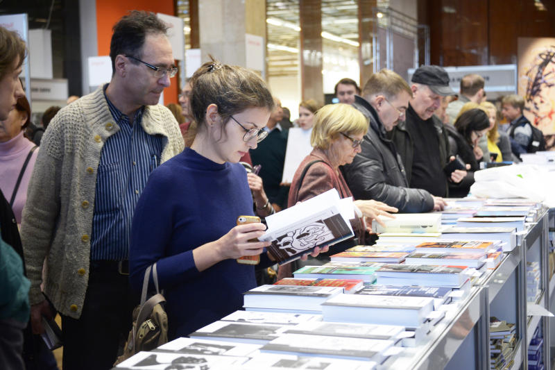 Ярмарку интеллектуальной литературы в Центральном доме художника посетило почти 33,5 тысячи человек. Фото: архив, «Вечерняя Москва»