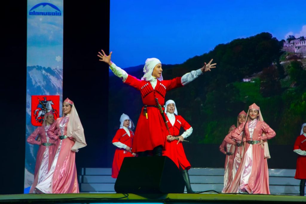 Кавказские танцы на фестивале. Фото предоставлено пресс-службой РКНК
