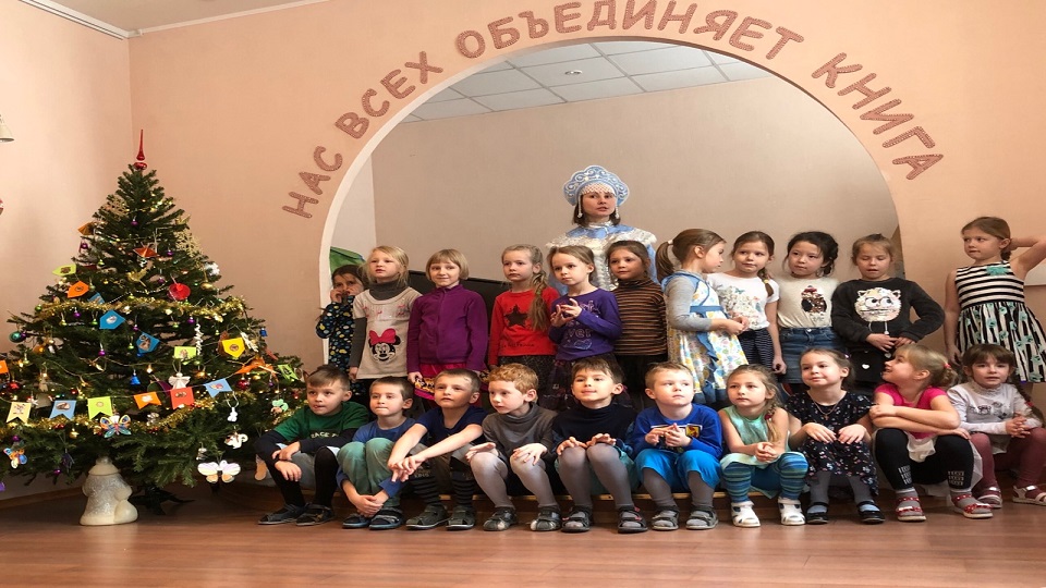 Открываем календарь: праздник для малышей Мещанского района организовали в библиотеке имени Грибоедова