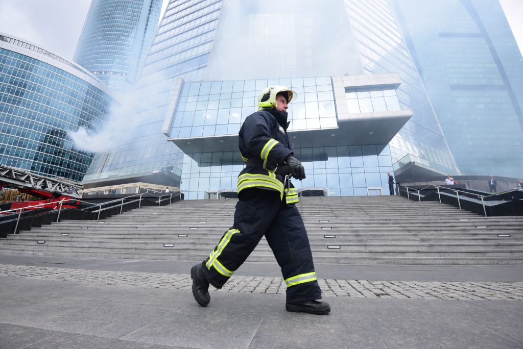 Пожарные справились со вспышкой жира в небоскребе «Москва-Сити»
