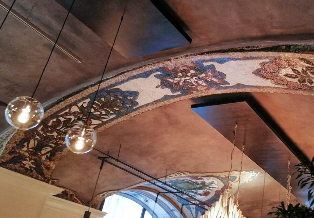 Зал с мозаичным декором в шоколадном магазине Келера признали памятником архитектуры
