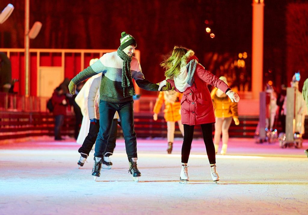 Бесплатно покататься на коньках смогут все студенты и Татьяны в четырех парках Центрального округа