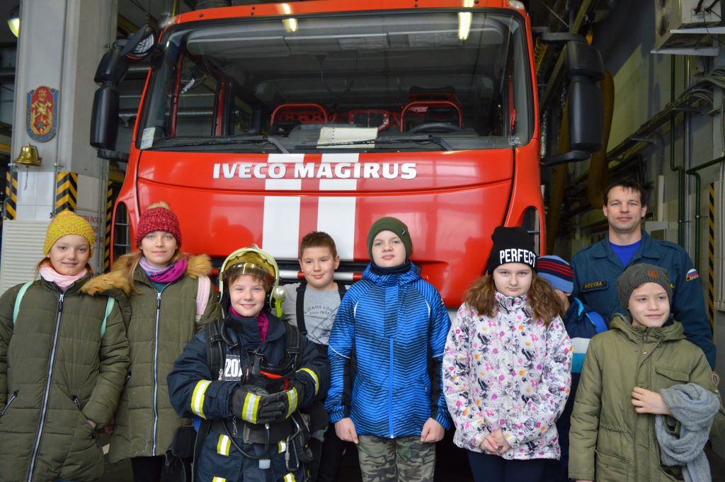Школьники посетили пожарно-спасательный отряд №207