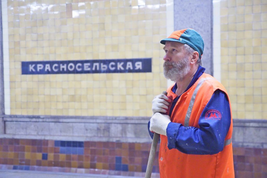 Метро Москвы начало генеральную уборку на закрытых станциях красной линии