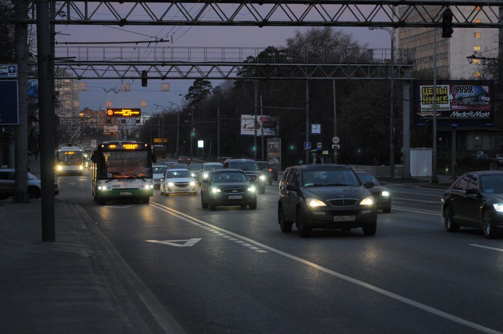 Автобусы догнали личный транспорт по времени поездки от МКАД до центра Москвы