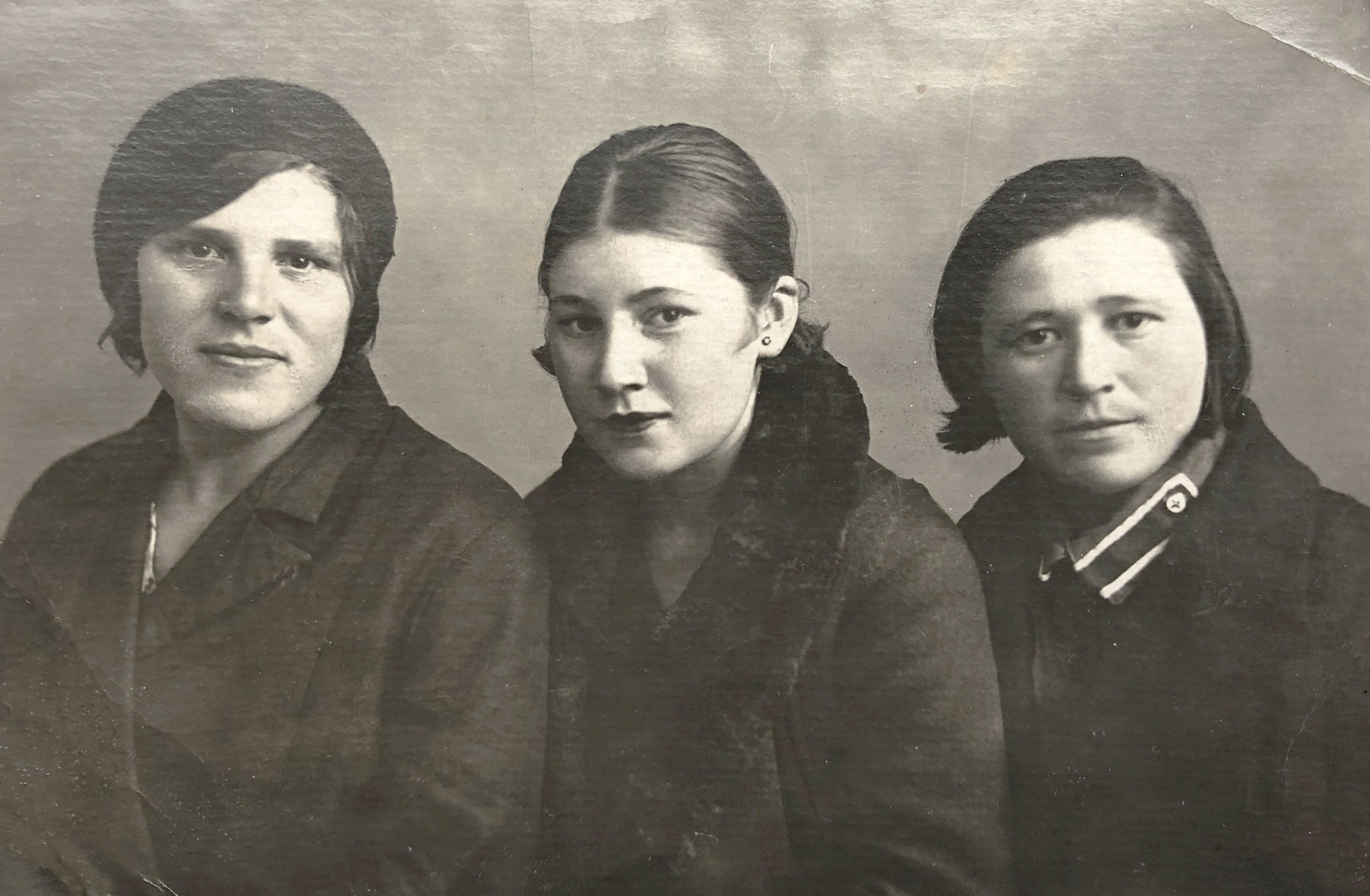 Варвара Писаревская (в центре) в 1932 году. Фото из личного архива Варвары Писаревской