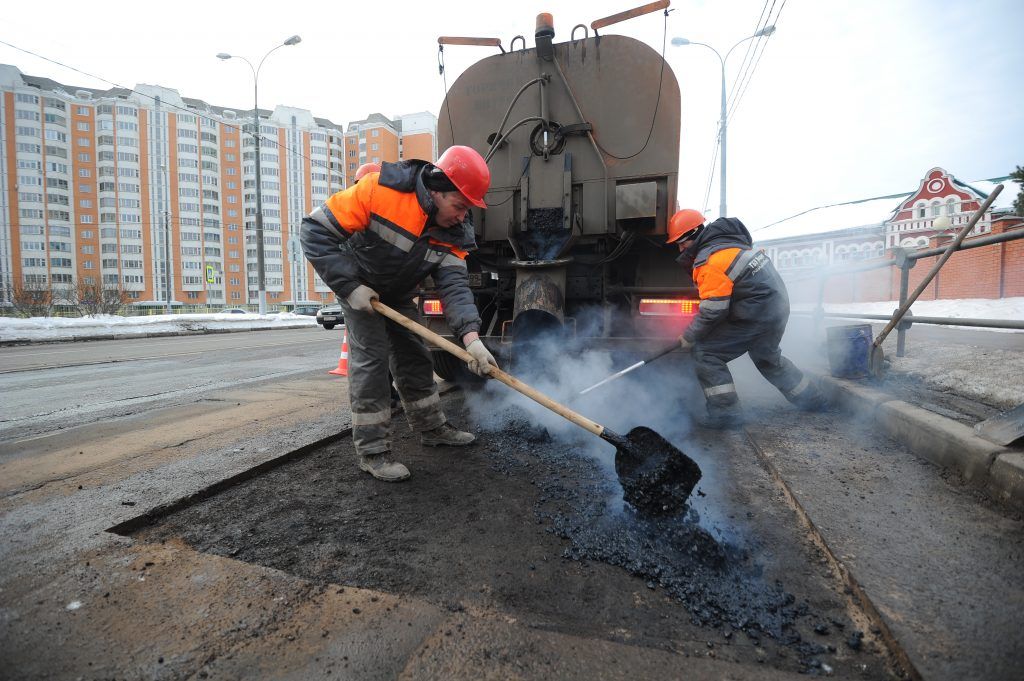 Локальный ремонт асфальтового покрытия начали в Москве 