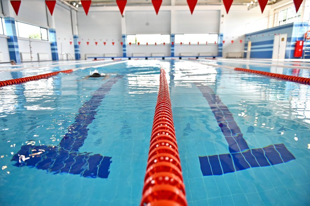 Трехэтажный спорткомплекс с бассейном открыли на севере Москвы