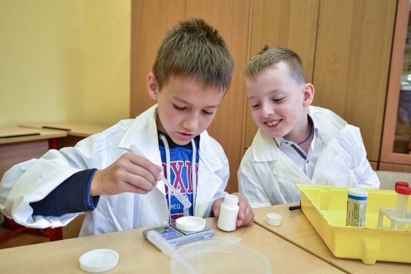 Детей и взрослых пригласили на химическое шоу в центре «Новослободский». Фото: Пелагия Замятина, «Вечерняя Москва»