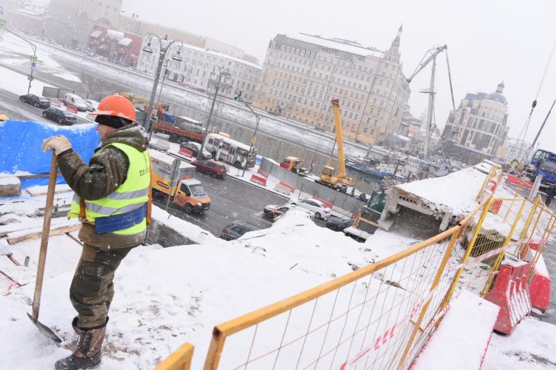 Более 400 скважин пробурят для укрепления Большого Москворецкого моста. Фото: Владимир Новиков, «Вечерняя Москва»