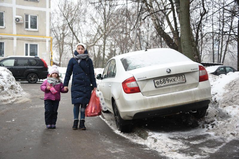 Резидентные парковки оборудуют для жителей улицы Фридриха Энгельса. Фото: Пелагия Замятина, «Вечерняя Москва»