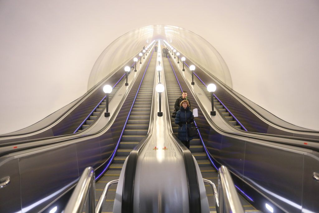 Пять станций метро в центре Москвы получат новые эскалаторы