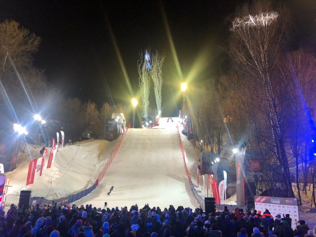 Финальный этап мирового тура по сноуборду организовали на Воробьевых горах