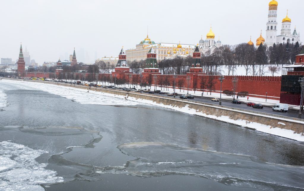 Выходные принесут пять градусов тепла и дождь в Москву