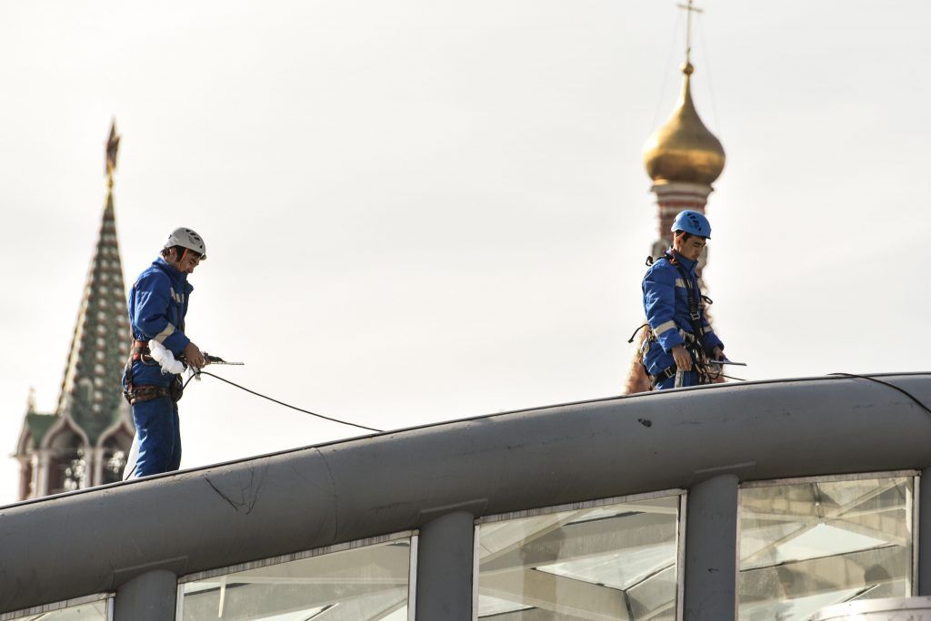 Ремонтники закрыли «Купол» парка «Зарядье» в центре Москвы