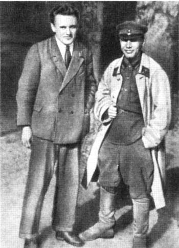 1933 год, Нахабино. Яков Терентьев (справа) и Сергей Королев. Фото: СКАН ГАЗЕТЫ «ЛЕНИНСКОЕ ЗНАМЯ» 6.11.1973