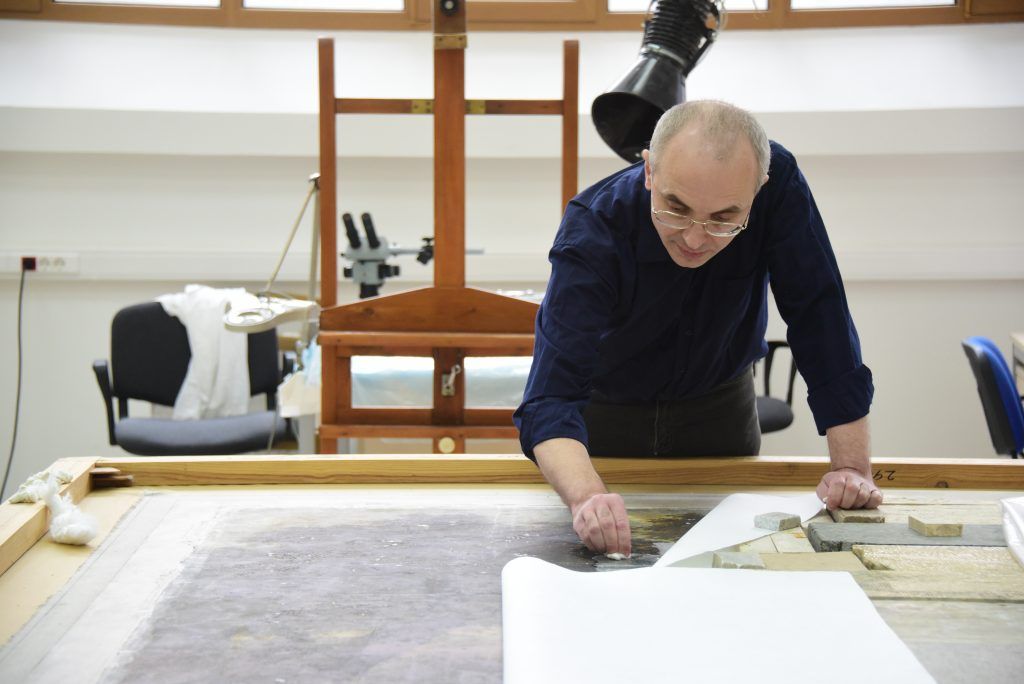 Реставрация поврежденной вандалом картины Репина стартовала в Третьяковской галерее