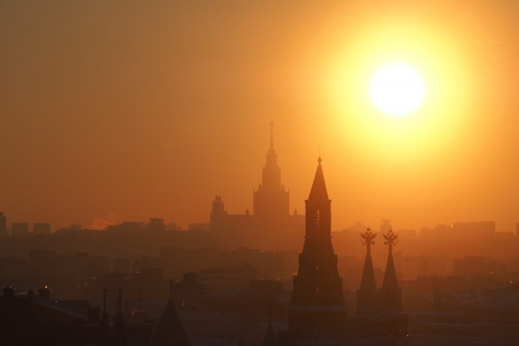 Сухая весенняя погода накрыла Москву до выходных
