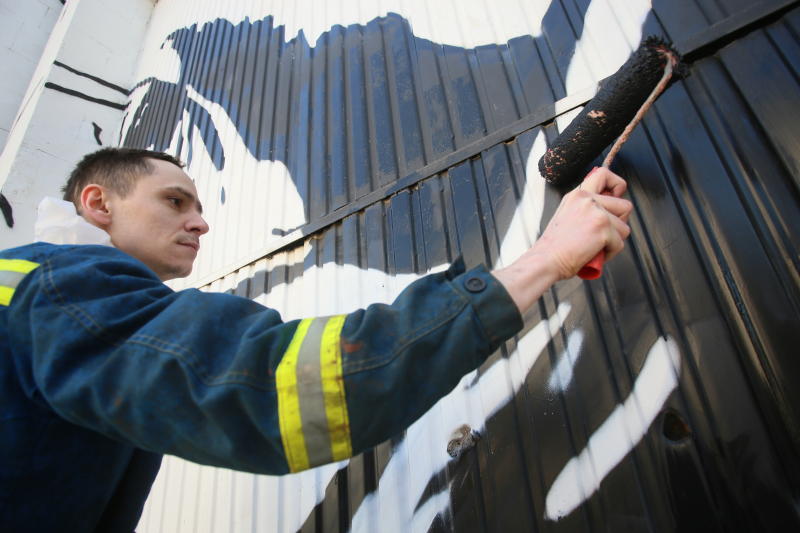 Граффити украсит здание Министерства обороны России на улице Знаменка. Фото: Антон Гердо, «Вечерняя Москва»