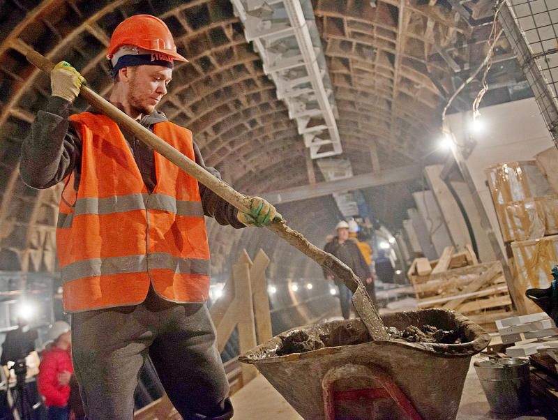 Почти 1,8 тысячи человек задействуют в строительстве новой станции метро. Фото: архив, «Вечерняя Москва»
