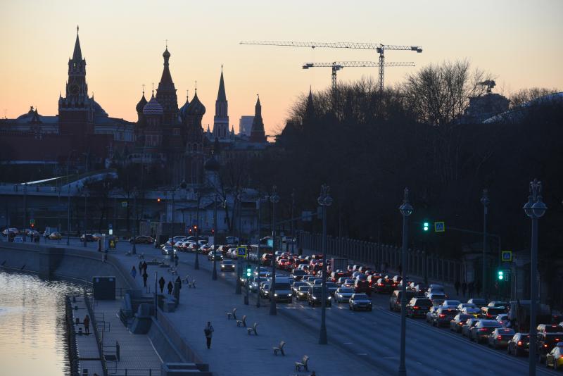 Несколько улиц в центре столицы перекроют для транспорта из-за подготовки к Параду Победы. Фото: Александр Кожохин, «Вечерняя Москва»