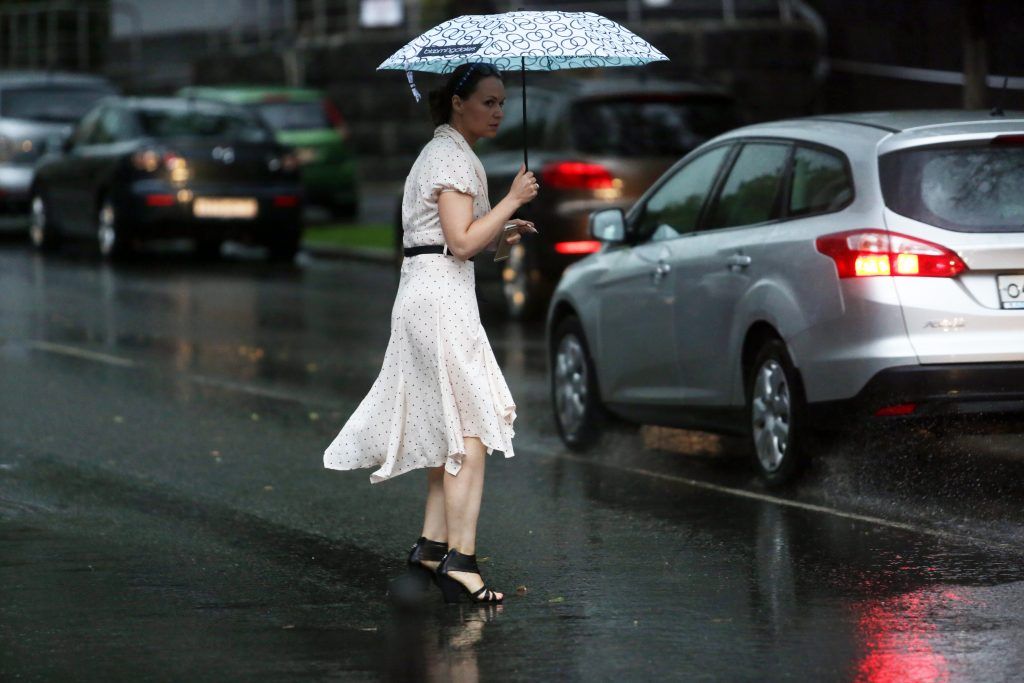Москвичей предупредили о дождливых выходных