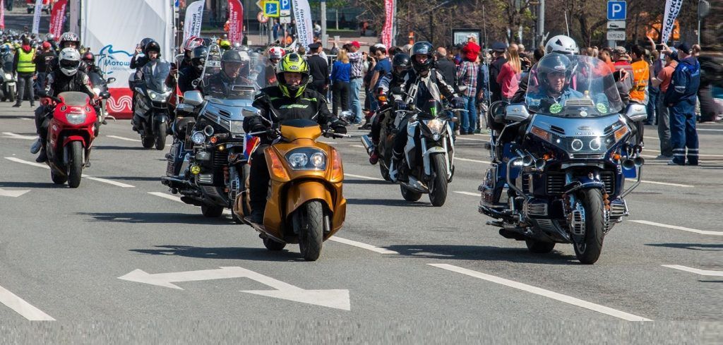 Почти десять тысяч человек проехали по Садовому кольцу на мотоциклах