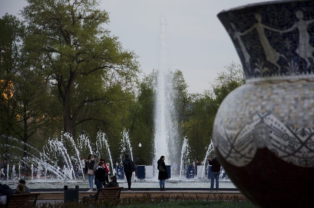 Ремонт фонтана в Парке Горького завершили