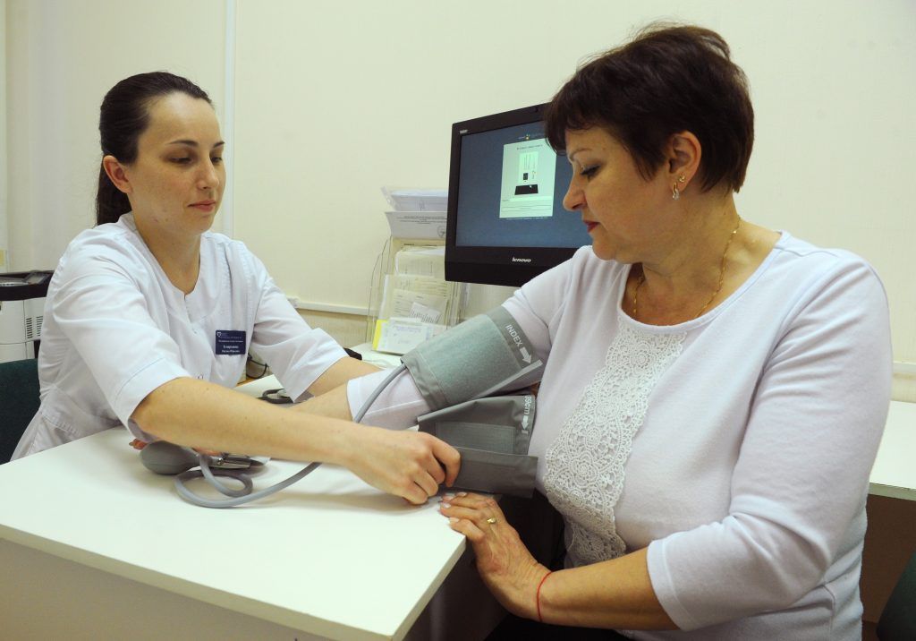 Московские врачи бесплатно измерят давление в центрах госуслуг