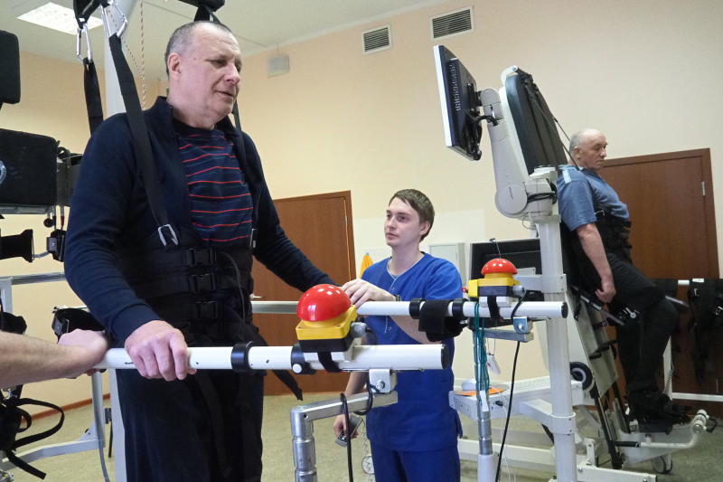 Столичные врачи поставили на ноги полностью парализованного пациента. Фото: Павел Волков, «Вечерняя Москва»