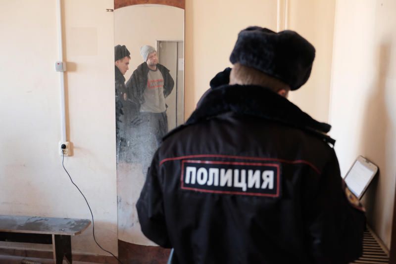 В Красносельском районе оперативники задержали подозреваемых в грабеже