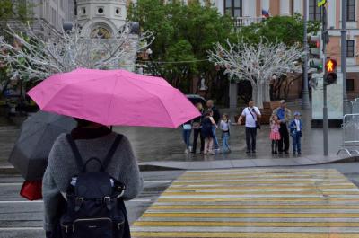 Синоптики предупредили о грозах и дождях 10 мая